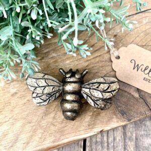 beautiful little Bee pot hangers